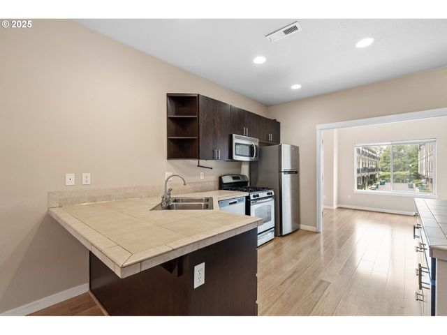 10442 Sw AKILEAN Ter, Tigard, OR 97223