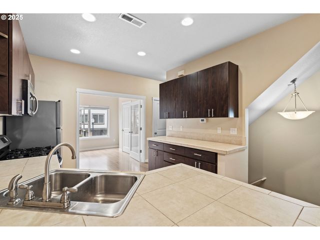 10442 Sw AKILEAN Ter, Tigard, OR 97223