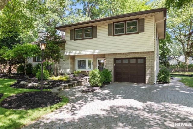 600 Sloat Place, River Vale, NJ 07675