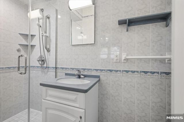 600 Sloat Place, River Vale, NJ 07675