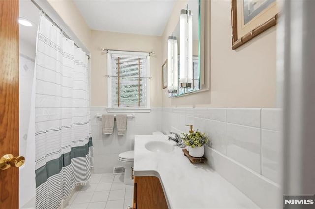 600 Sloat Place, River Vale, NJ 07675
