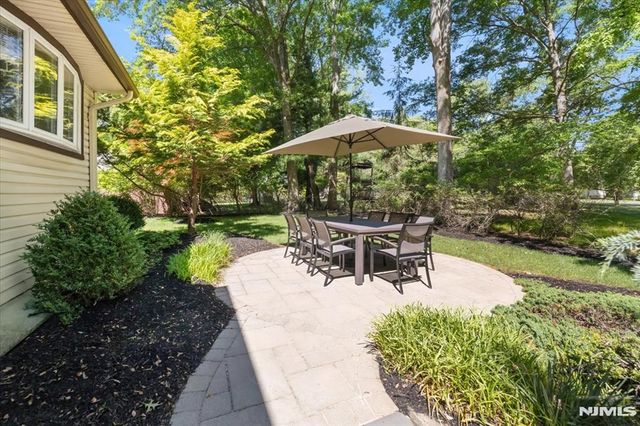 600 Sloat Place, River Vale, NJ 07675