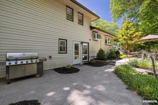 600 Sloat Place, River Vale, NJ 07675