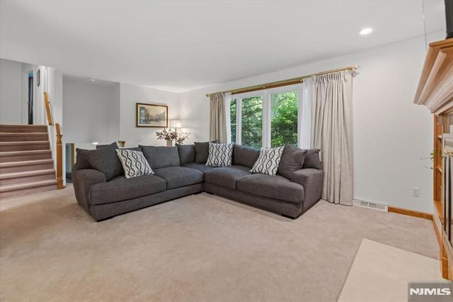 600 Sloat Place, River Vale, NJ 07675