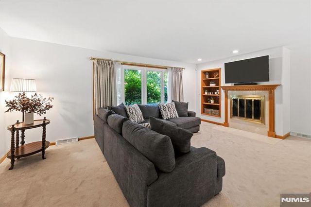 600 Sloat Place, River Vale, NJ 07675