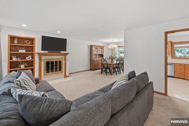600 Sloat Place, River Vale, NJ 07675