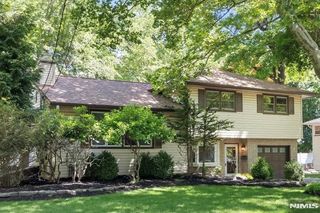 600 Sloat Place, River Vale, NJ 07675