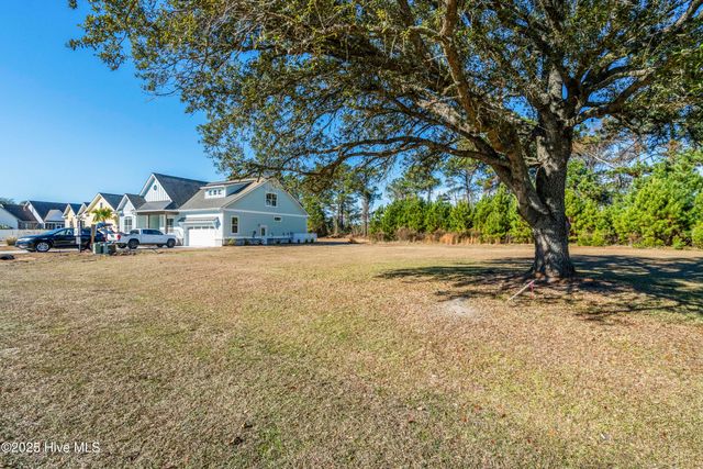 494 Genoes Point Road SW, Supply, NC 28462