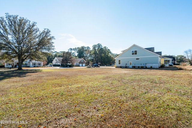 494 Genoes Point Road SW, Supply, NC 28462