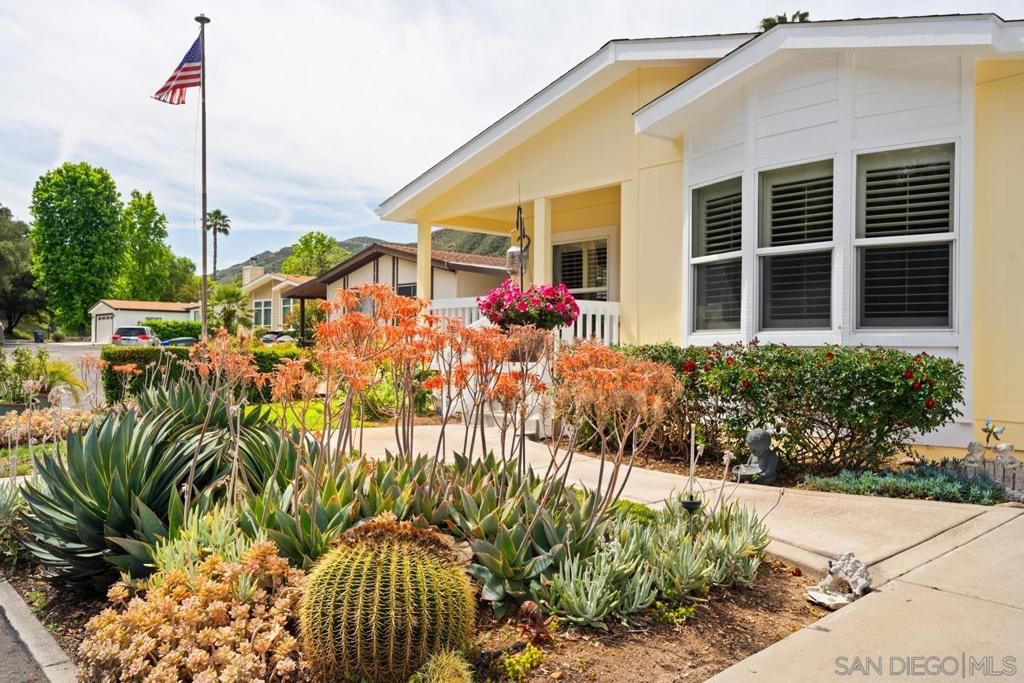 Image 6 of property listing at 8975 Lawrence Welk Drive 54, Escondido, CA 92026