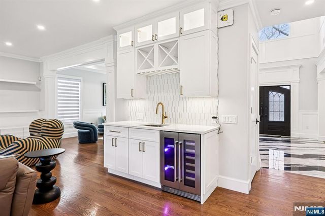 298 Buttonwood Drive, Paramus, NJ 07652