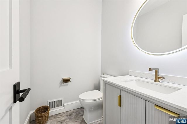 298 Buttonwood Drive, Paramus, NJ 07652