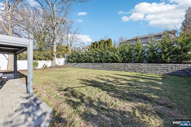 298 Buttonwood Drive, Paramus, NJ 07652