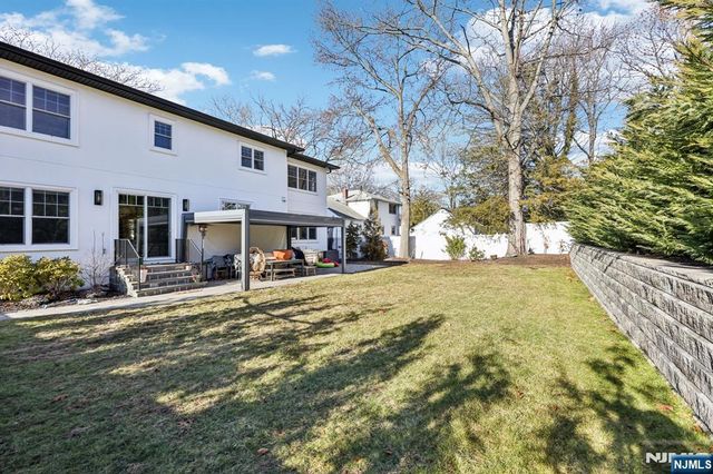 298 Buttonwood Drive, Paramus, NJ 07652