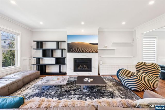 298 Buttonwood Drive, Paramus, NJ 07652