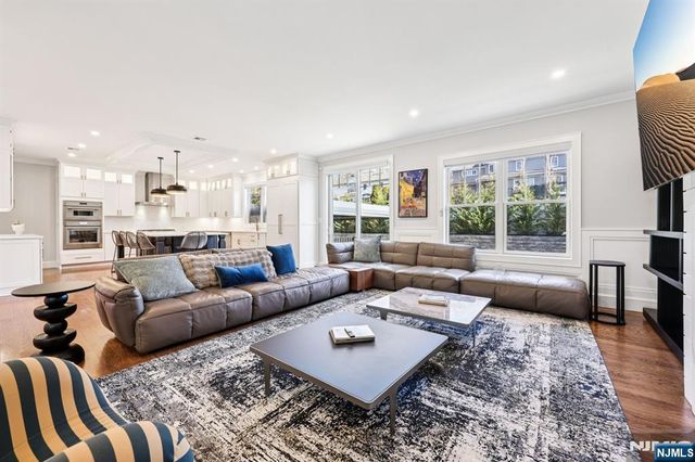 298 Buttonwood Drive, Paramus, NJ 07652