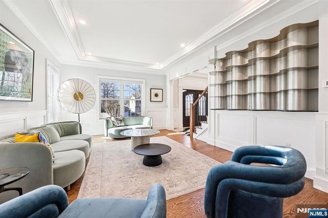 298 Buttonwood Drive, Paramus, NJ 07652