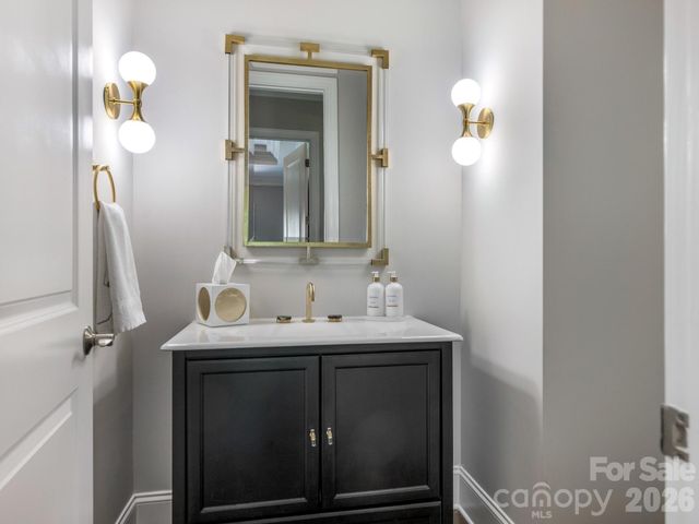 1115 Shelton Oaks Court, Charlotte, NC 28105
