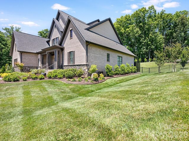 1115 Shelton Oaks Court, Charlotte, NC 28105
