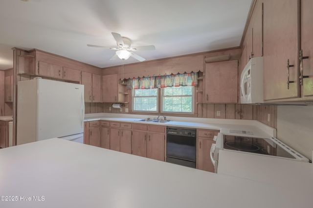 329 C R Edwards Road, Beulaville, NC 28518