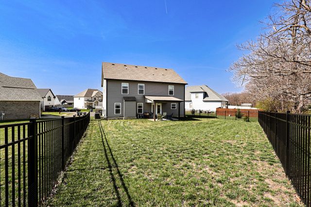 137 Trillium Ct, Clarksville, TN 37043