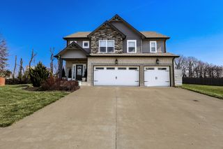 137 Trillium Ct, Clarksville, TN 37043