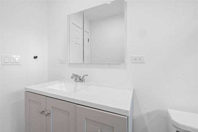 61 Lincoln Avenue, Deer Park, NY 11729