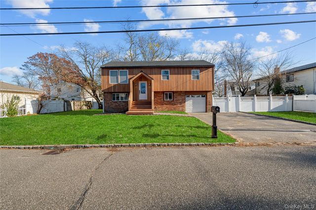 61 Lincoln Avenue, Deer Park, NY 11729