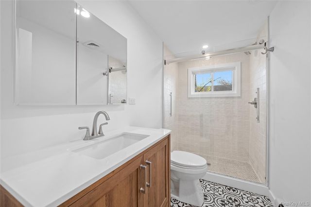 61 Lincoln Avenue, Deer Park, NY 11729