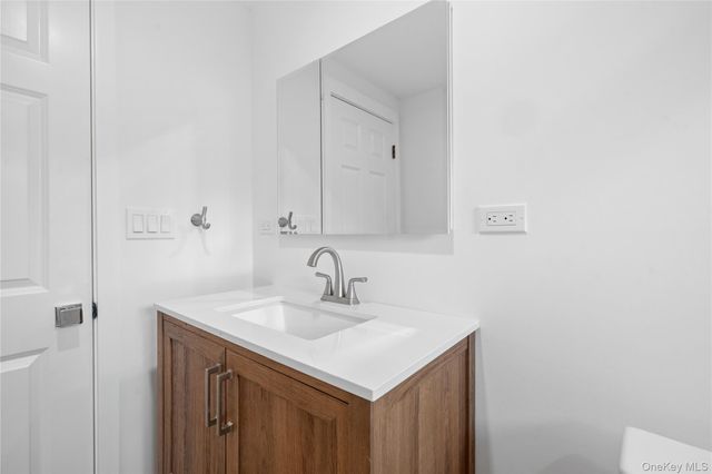 61 Lincoln Avenue, Deer Park, NY 11729