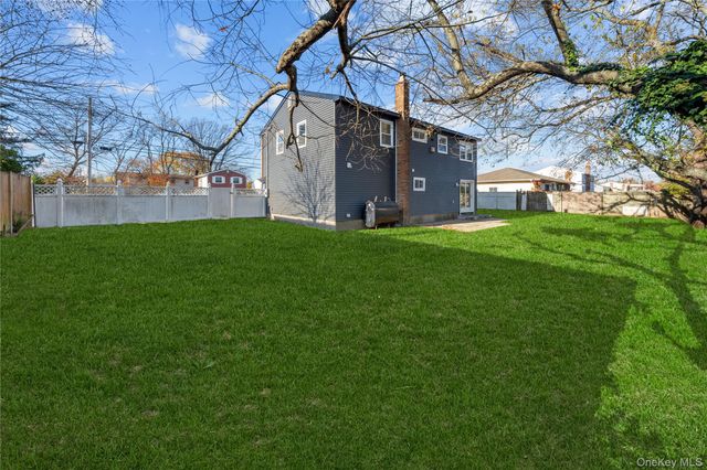 61 Lincoln Avenue, Deer Park, NY 11729