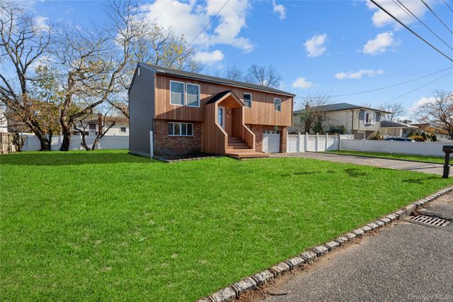 61 Lincoln Avenue, Deer Park, NY 11729