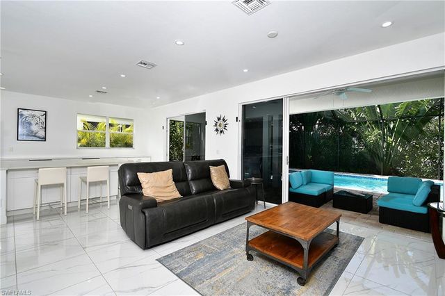 8213 Laurel Lakes BLVD, Naples, FL 34119