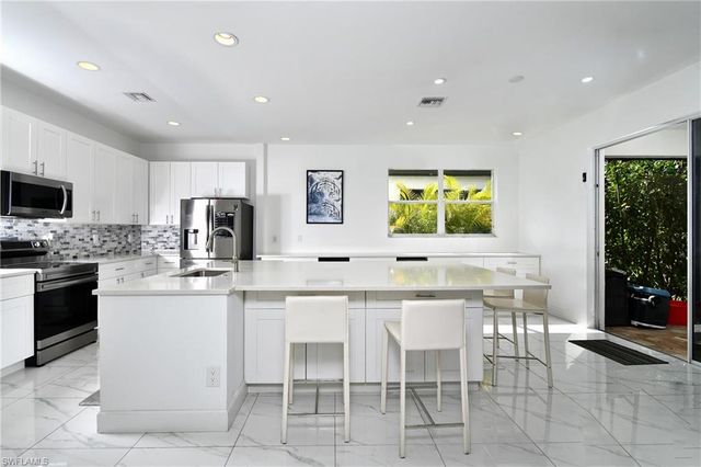 8213 Laurel Lakes BLVD, Naples, FL 34119