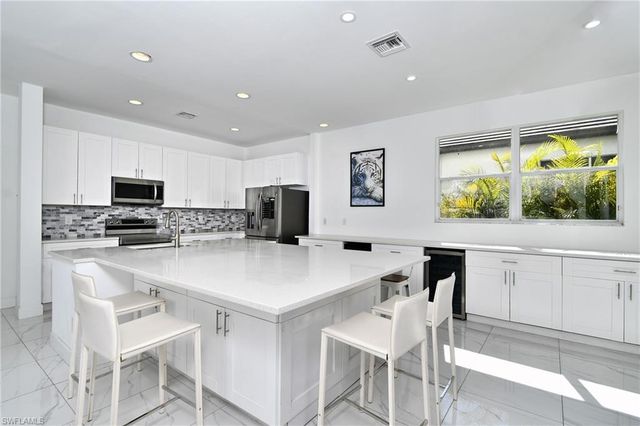 8213 Laurel Lakes BLVD, Naples, FL 34119