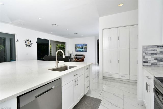 8213 Laurel Lakes BLVD, Naples, FL 34119