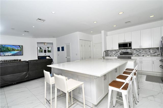 8213 Laurel Lakes BLVD, Naples, FL 34119