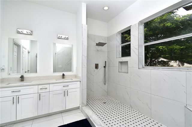 8213 Laurel Lakes BLVD, Naples, FL 34119