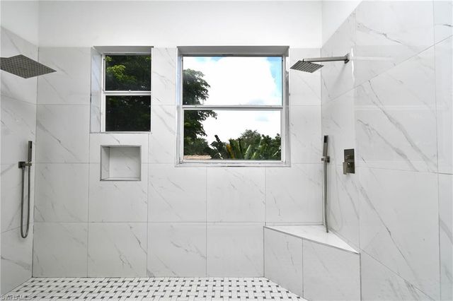 8213 Laurel Lakes BLVD, Naples, FL 34119