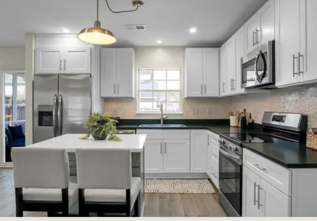 528 Holiday Drive, Summerville, SC 29483