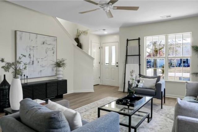 528 Holiday Drive, Summerville, SC 29483