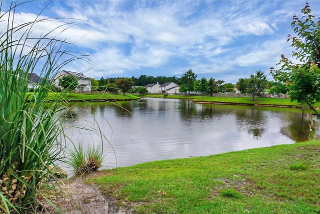 528 Holiday Drive, Summerville, SC 29483