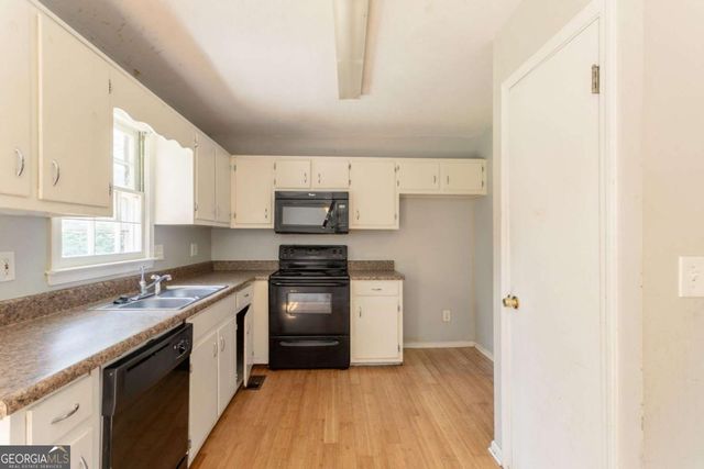 140 Beverly Park Court, Newnan, GA 30263