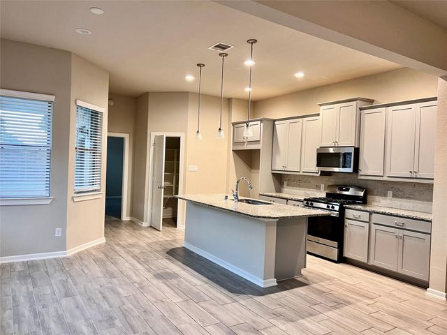 7912 Spring Run Drive, Magnolia, TX 77354