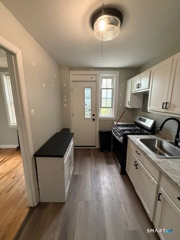 22 Saint James Street G, Manchester, CT 06040