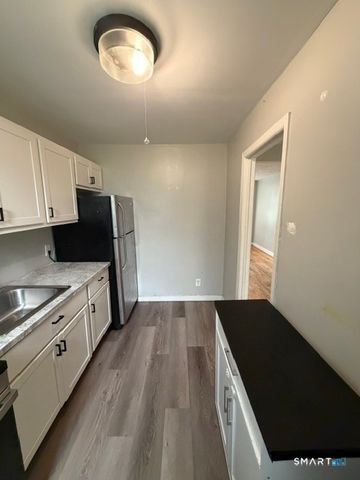 22 Saint James Street G, Manchester, CT 06040