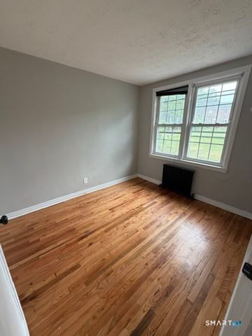 22 Saint James Street G, Manchester, CT 06040