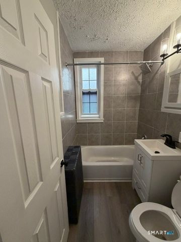 22 Saint James Street G, Manchester, CT 06040