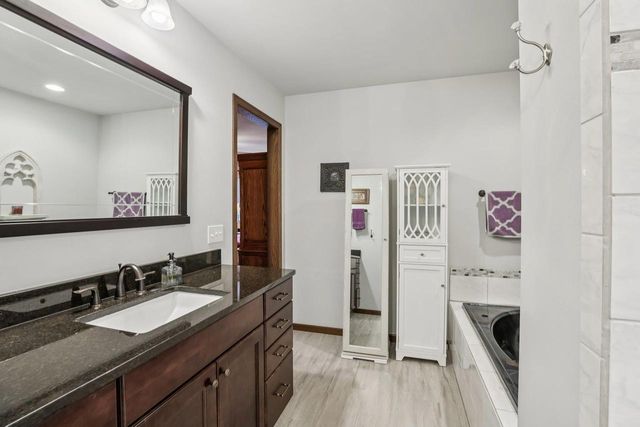 1713 Sawtooth Lane, Madison, WI 53719