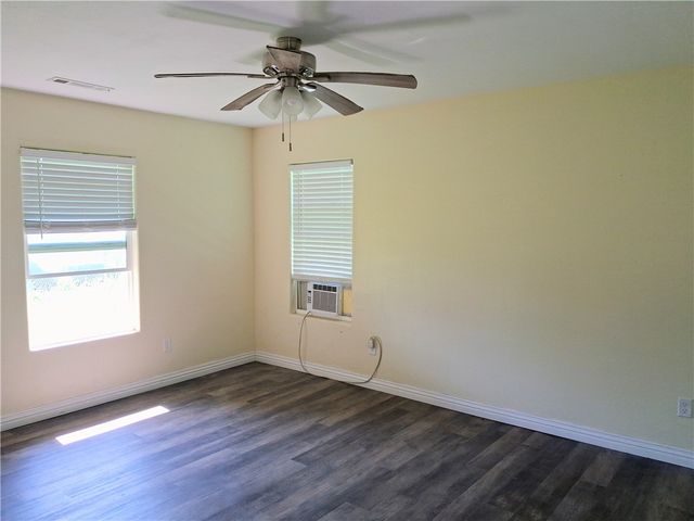 303 W 8th Street, Green Forest, AR 72638